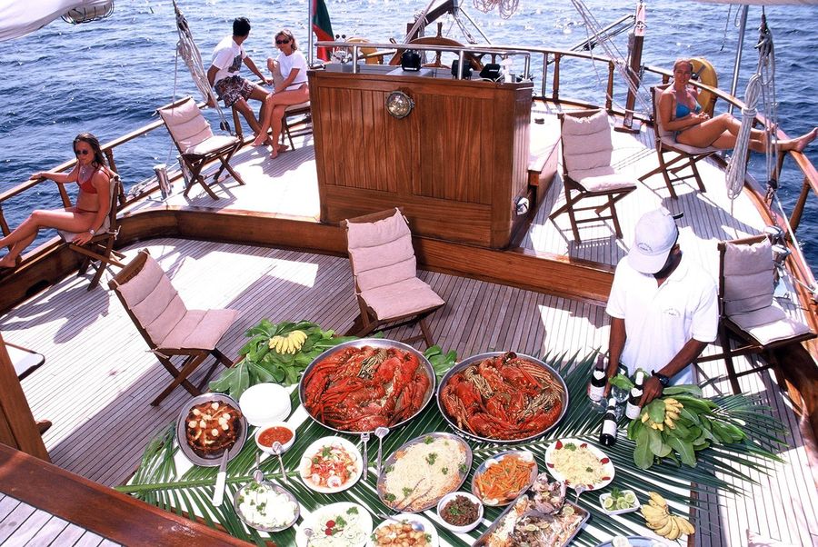 lunch cruise on yacht